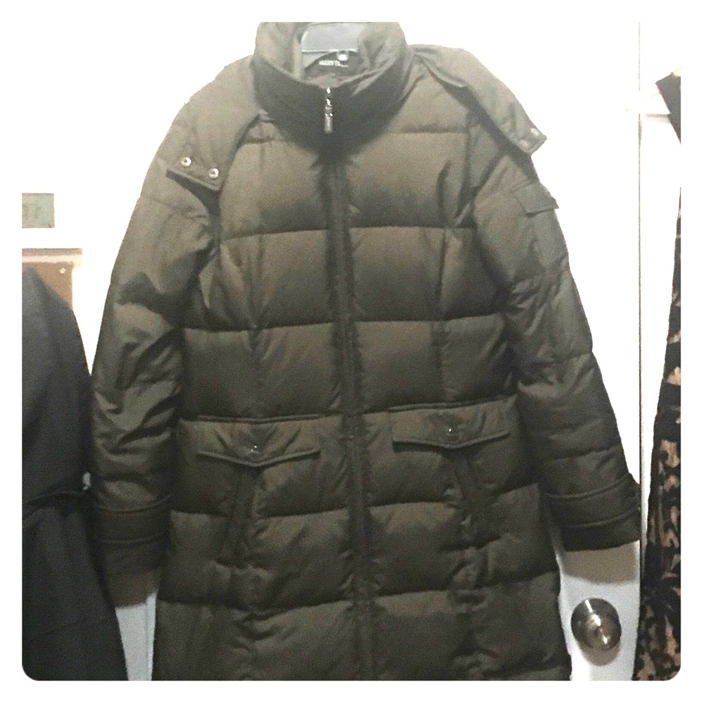 Ellen Tracy Small women’s puffer jacket.